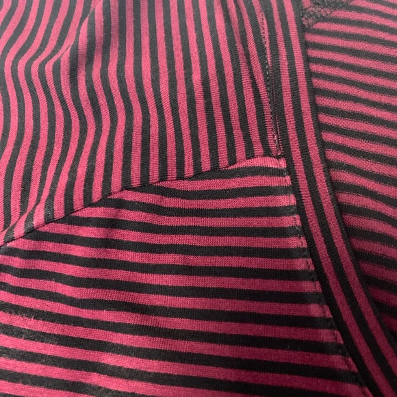 A.n.a Black and Burgundy Layering Top - Picture 14 of 16